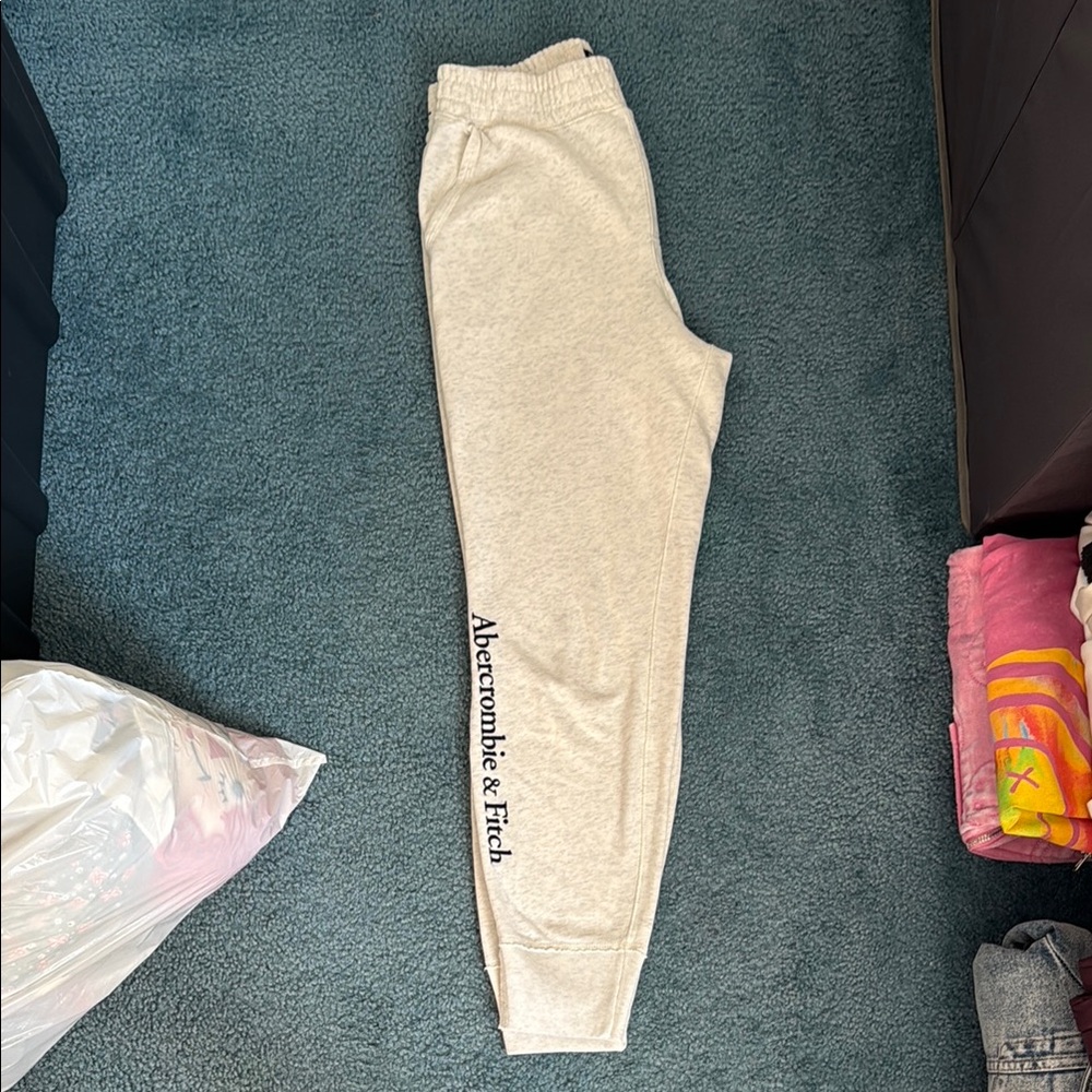 Abercrombie & Fitch Light Cream Jogger Sweatpants